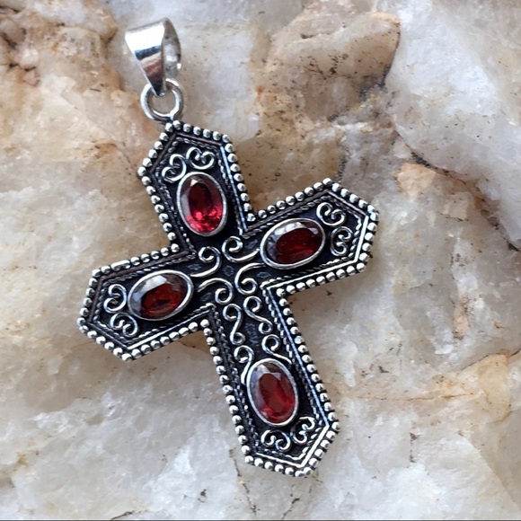 Garnet Bali filigree cross pendant - Picture 2 of 6